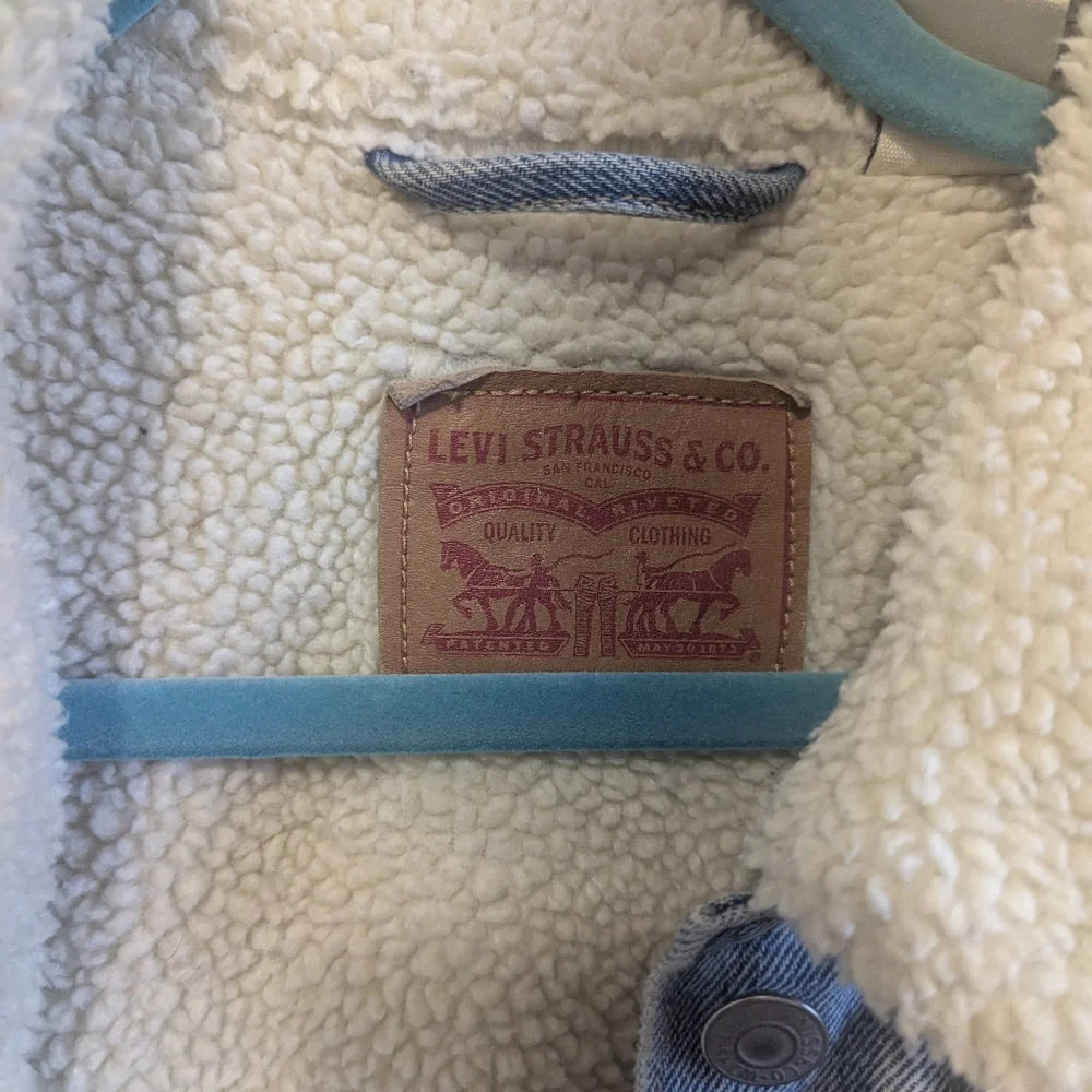 Levi’s Trucker with Sherpa Lining - Picture 6 of 7